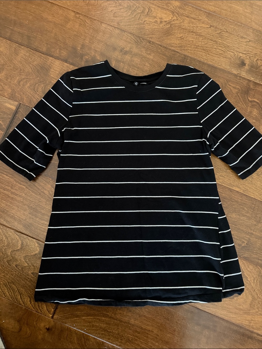 Who What Wear Black & White Striped Short Sleeve Tee